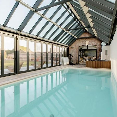 Ecurie Les Tourelles Piscine Interieure & Spa Gainneville Exterior photo