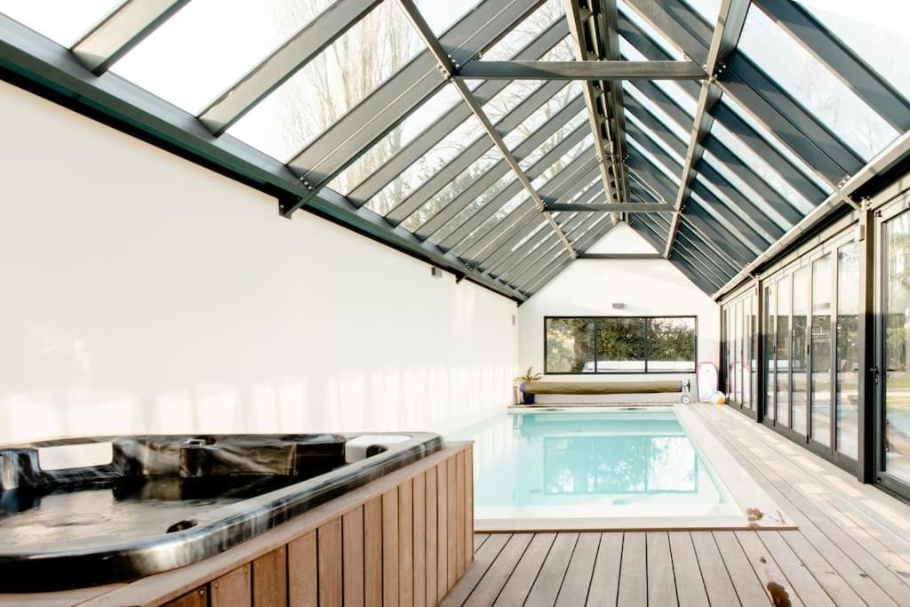 Ecurie Les Tourelles Piscine Interieure & Spa Gainneville Exterior photo